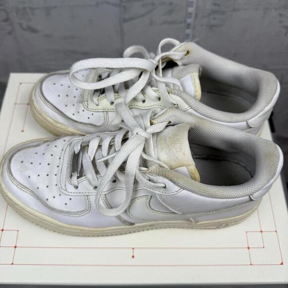 Nike Air Force 1 Low White Sneakers Women’s Size 7.5 Classic Iconic Distressed - Picture 4 of 9